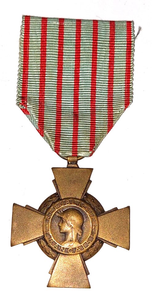 médaille ou décoration grande guerre république Française croix du combattant