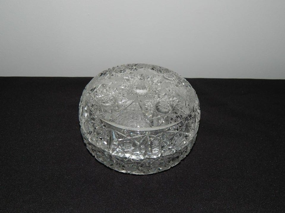 ANCIENNE Bonbonnière en CRISTAL de Bohême Taillé
