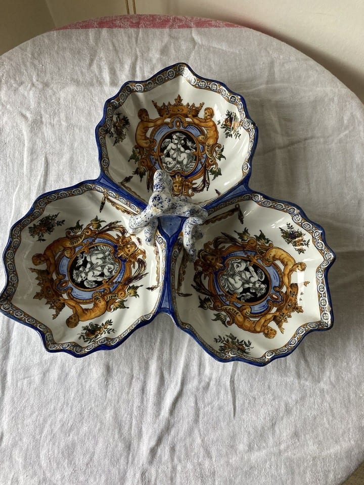 Ancien plat mendiant serviteur en faïence de Gien Renaissance italienne — Foto 3