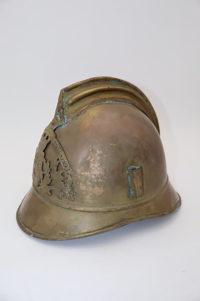 Casque de sapeur-pompier laiton Déservillers J. Duflexis Ste Savine Modèle 1895 — photo 2