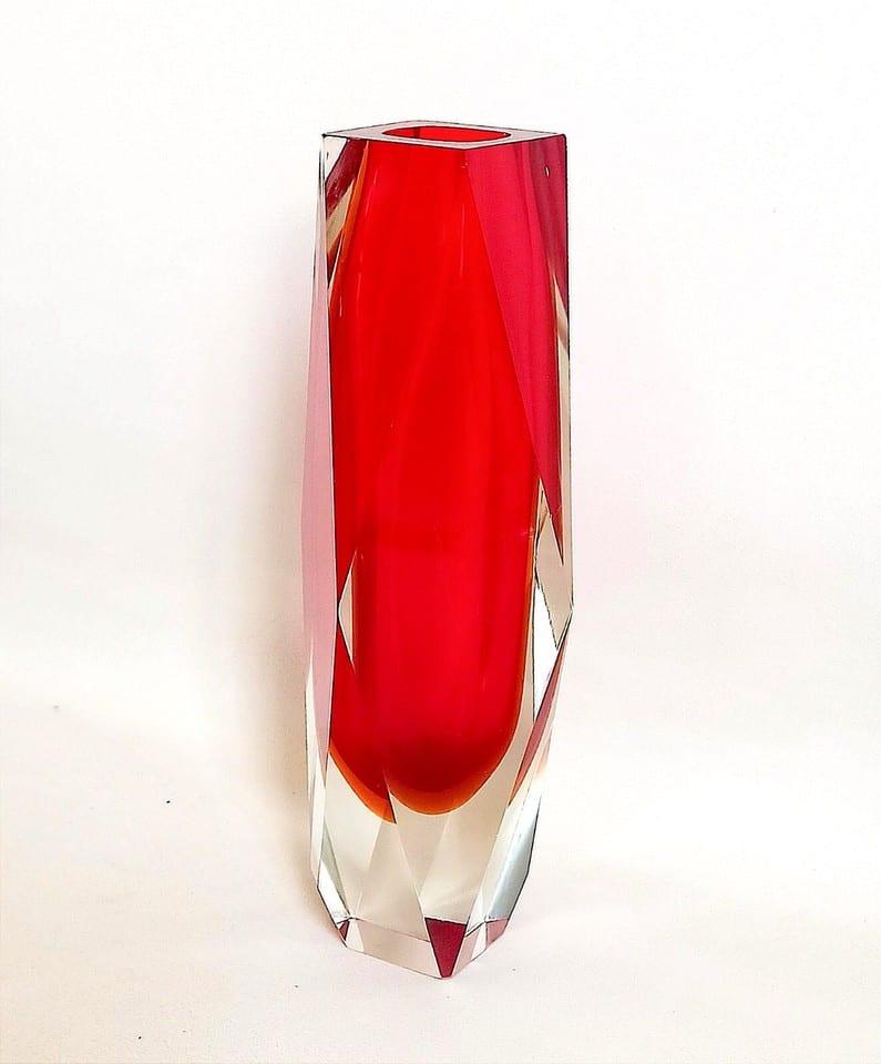 Vase à facettes Murano Sommerso rouge vif Années 60 Hauteur 30 cm — photo 2