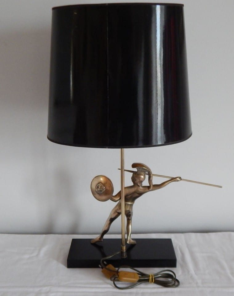 ANCIENNE LAMPE à Décor de Personnage Grec ou Romain en LAITON — photo 4