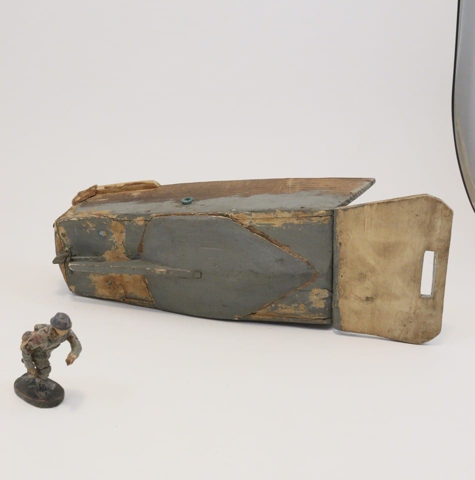 Barge de débarquement type LCVP bois art populaire avec soldat Elastolin — Foto 7