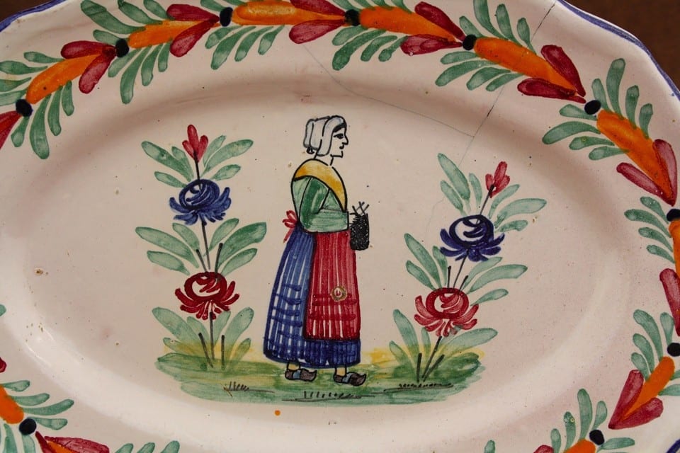 Plat porcelaine Quimper Malicorne XIX décor à la  Bretonne — foto 2