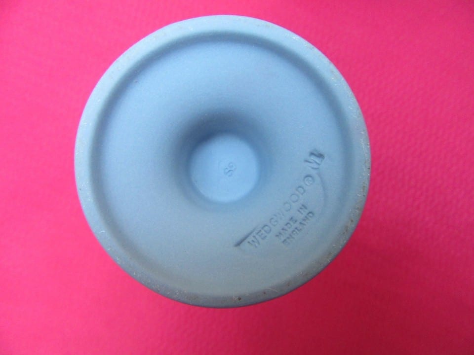 WEDGWOOD paire Jolis vases à décor de scène antique et angelots — photo 6