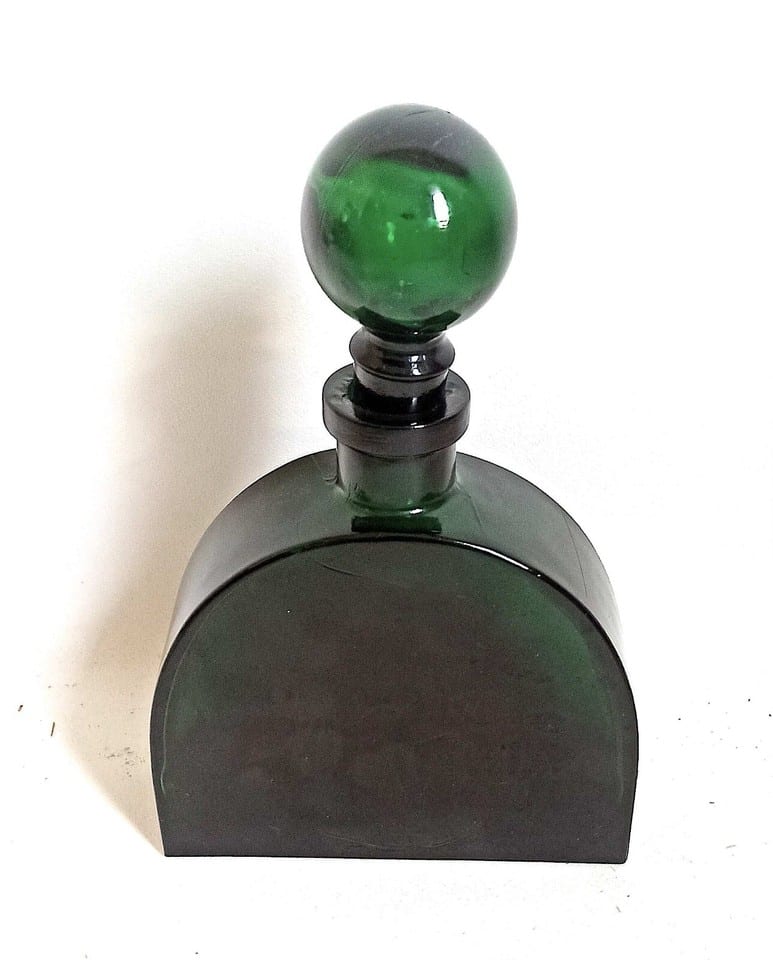 Grand flacon verre moulé vert Années 70 Hauteur 28,5 cm — photo 3