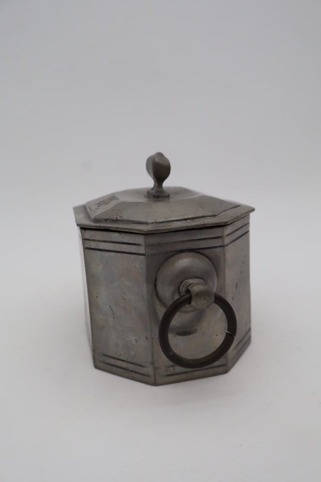 Boîte en étain avec couvercle - vintage — photo 6