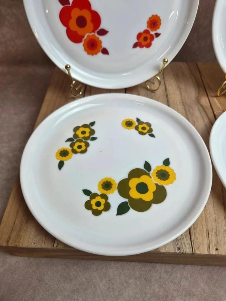 Lot 4 assiettes à dessert Arcopal Lotus vintage années 70 – 4 coloris — photo 5