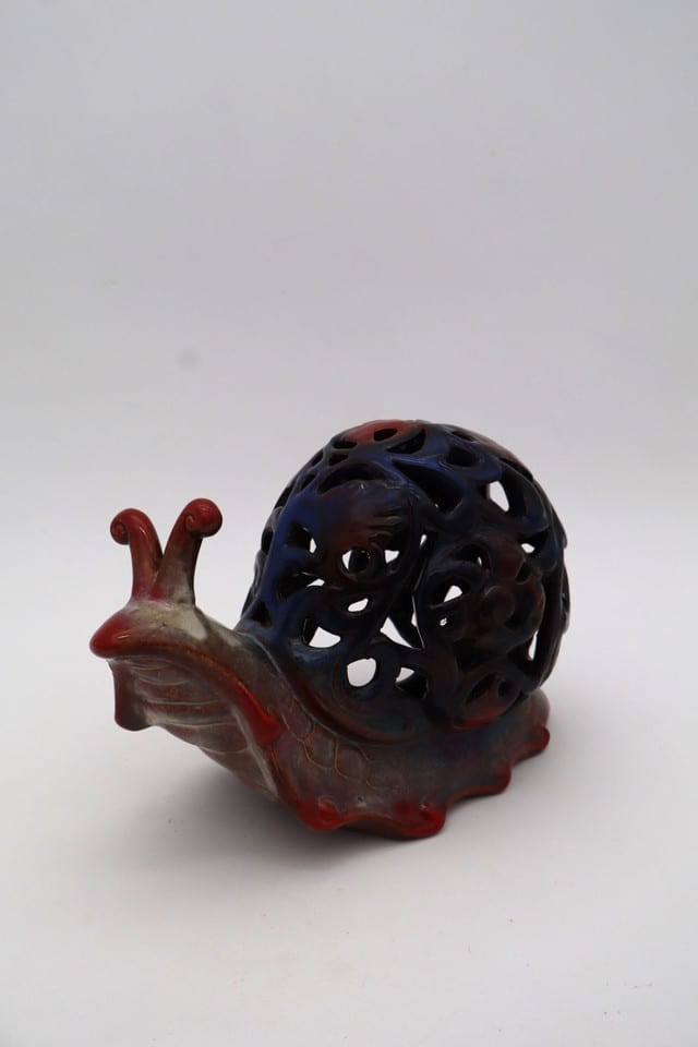 Photophore escargot en céramique émaillée ajourée