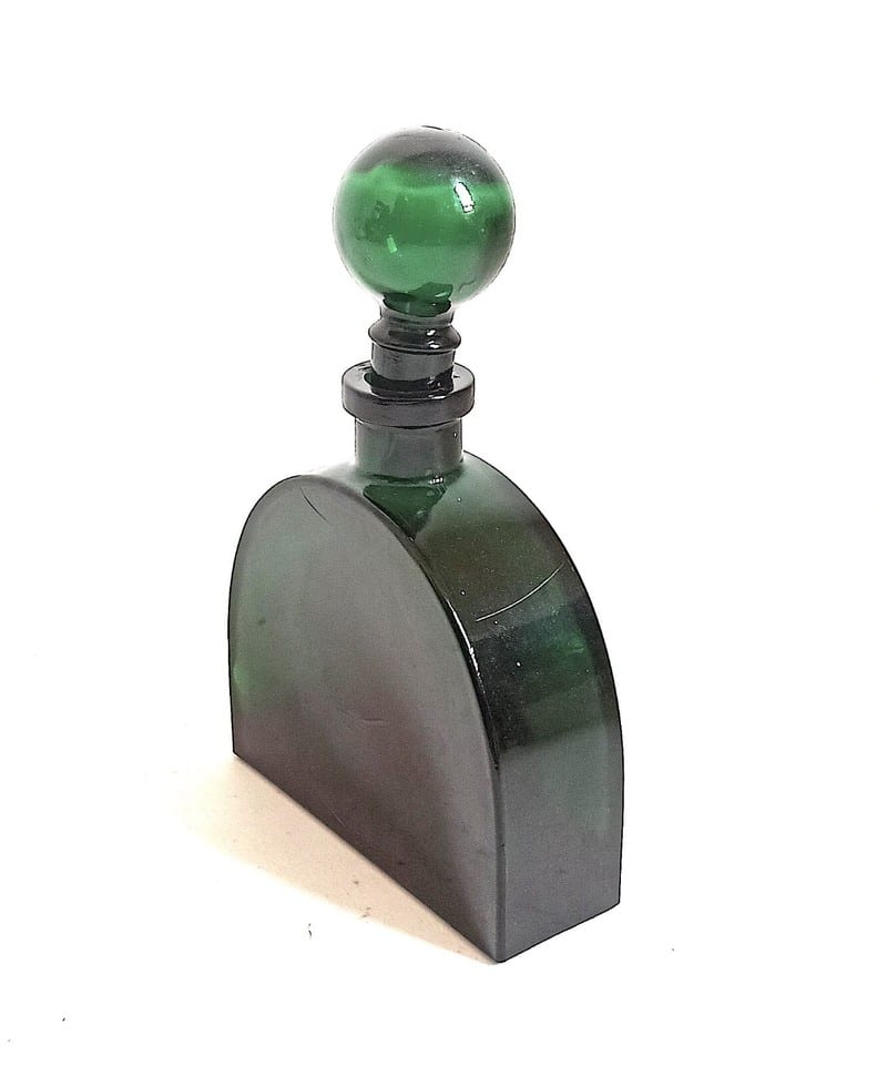 Grand flacon verre moulé vert Années 70 Hauteur 28,5 cm