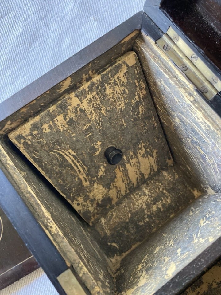Boîte à thé caddy, bois noirci et laiton, XIXème, Napoléon III — photo 8
