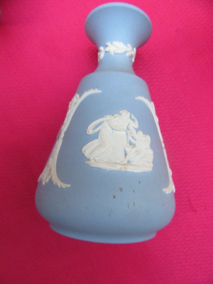 WEDGWOOD paire Jolis vases à décor de scène antique et angelots — photo 7