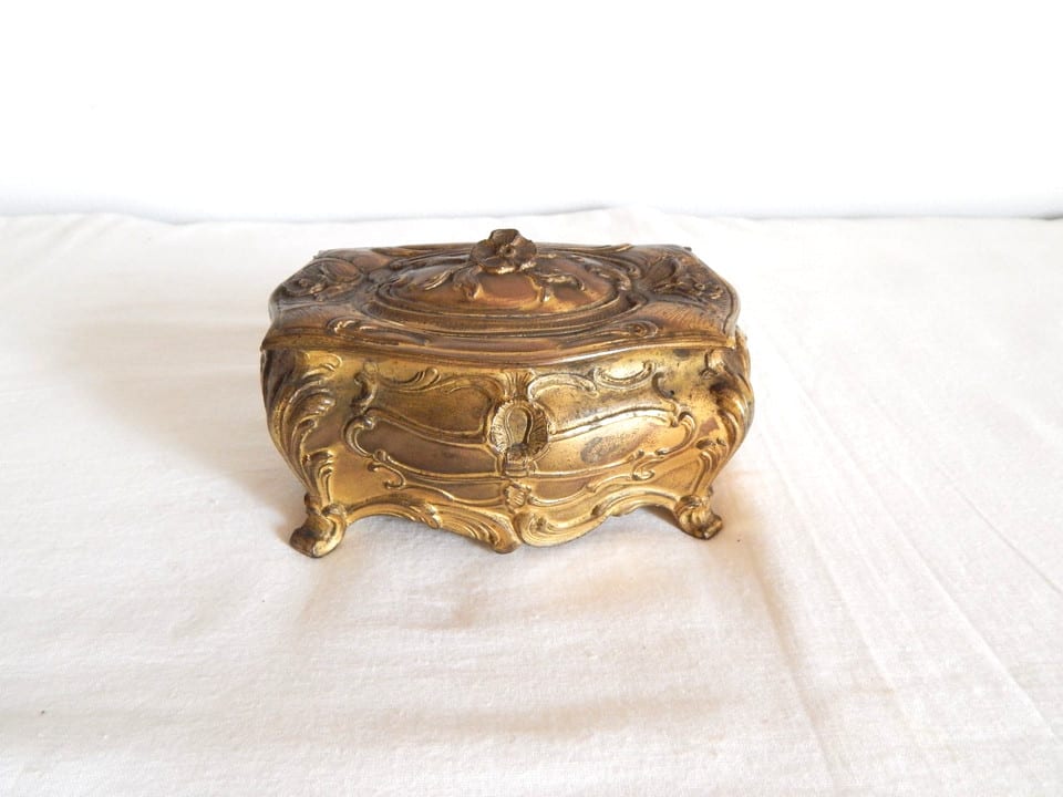 ANCIENNE Boîte Coffret à Bijoux en Métal à Décor FLORAL — photo 2