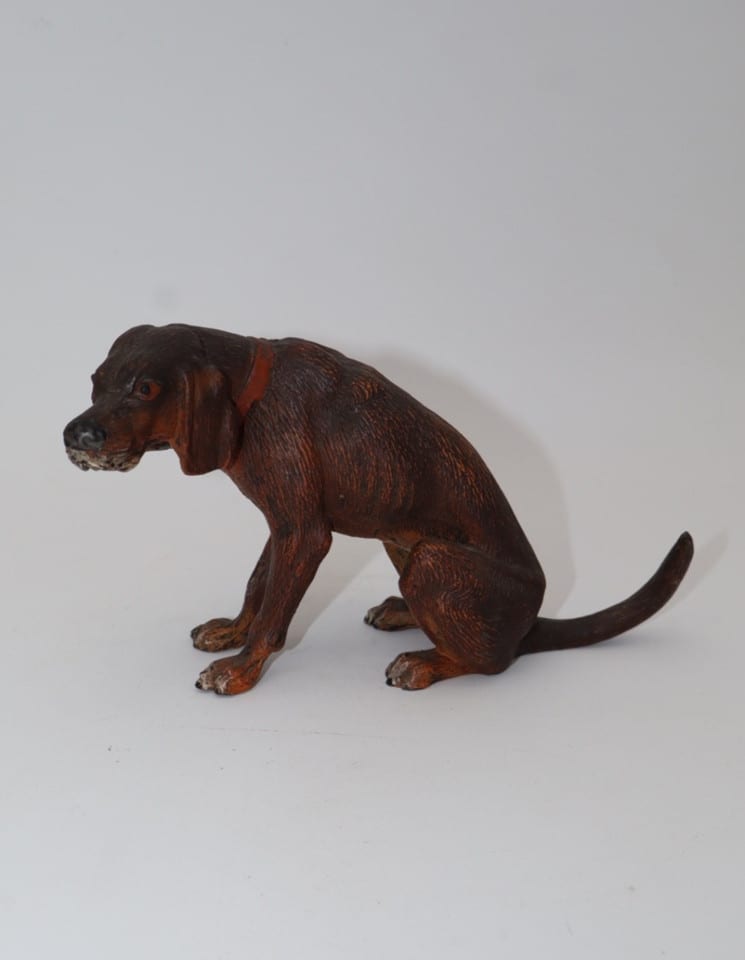 Ancienne statuette chien de chasse assis en régule peint — photo 2