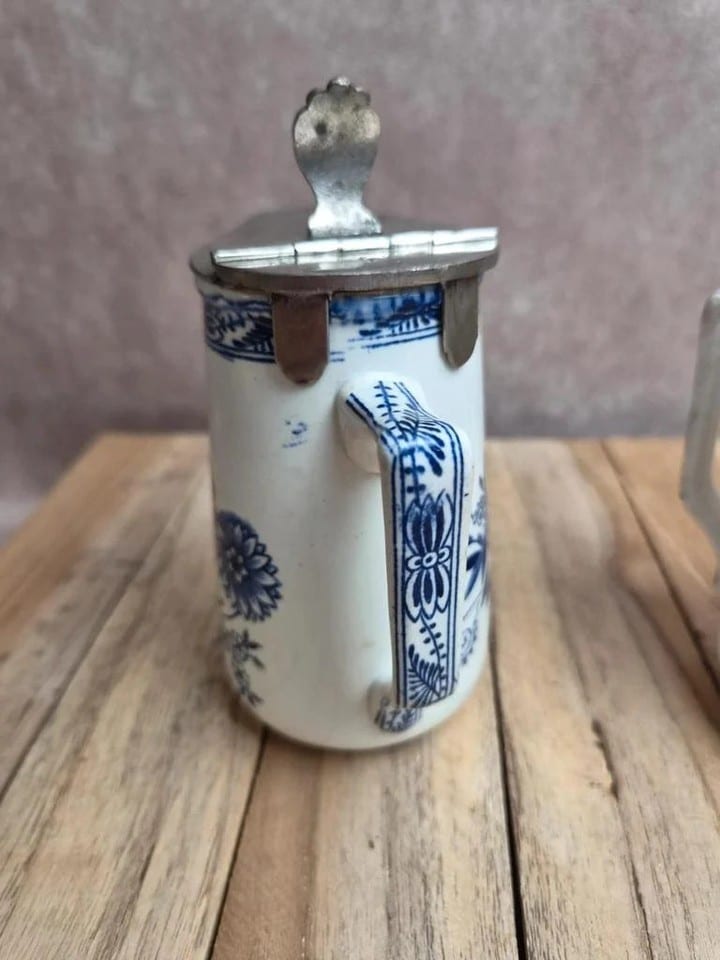 Paire de pots à lait anciens Boch Frères Keramis – modèle Saxe — photo 4