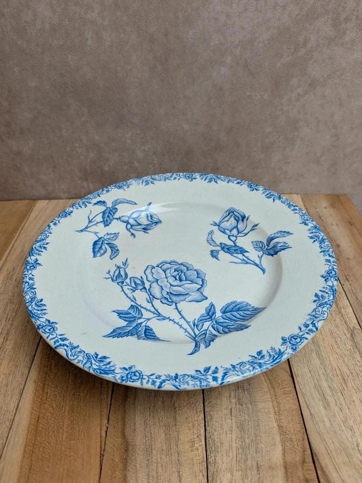 Compotier ancien en terre de fer – Décor de roses bleues – Sur piédouche