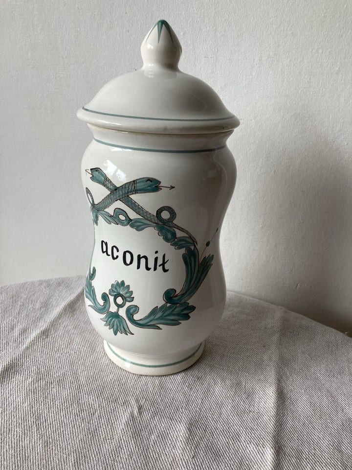 Grand pot à pharmacie en céramique, Aconit — photo 2