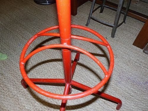 porte-manteau perroquet " Mullca " en fer rouge d'école vintage — photo 5