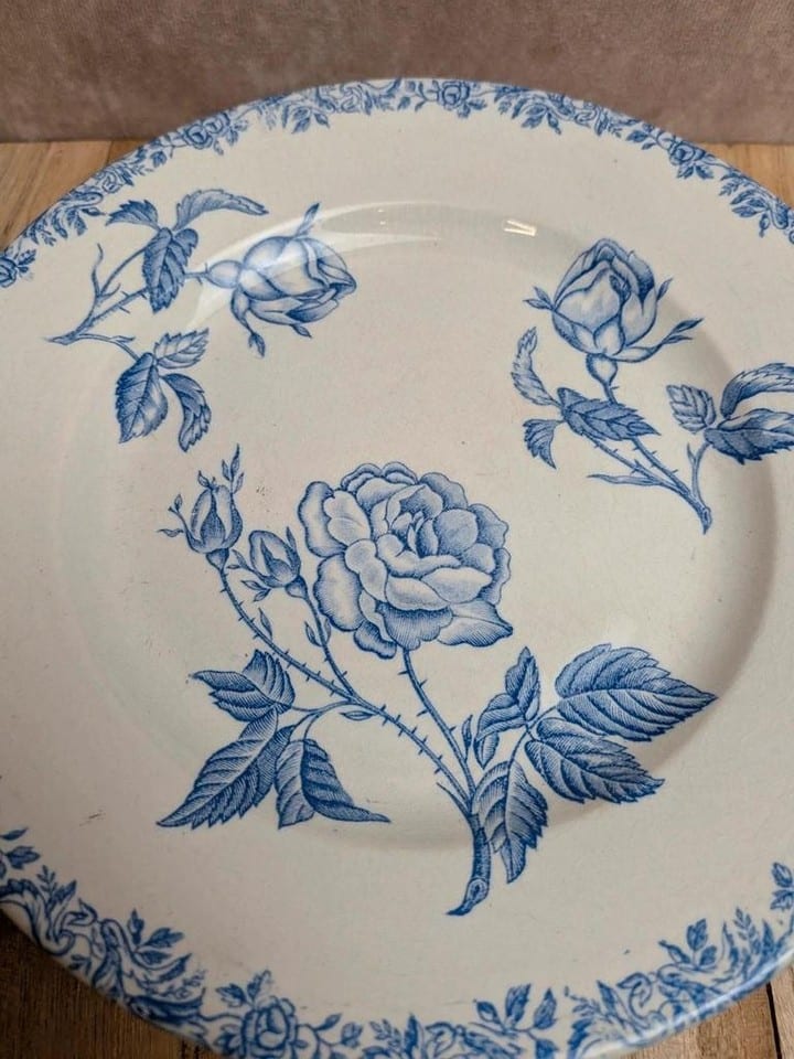 Compotier ancien en terre de fer – Décor de roses bleues – Sur piédouche — photo 4