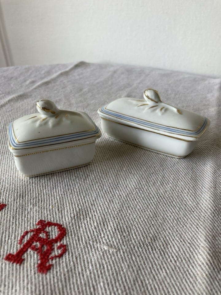 2 Petites boites, ensemble de toilette, dînette enfant, porcelaine de Paris XIXè