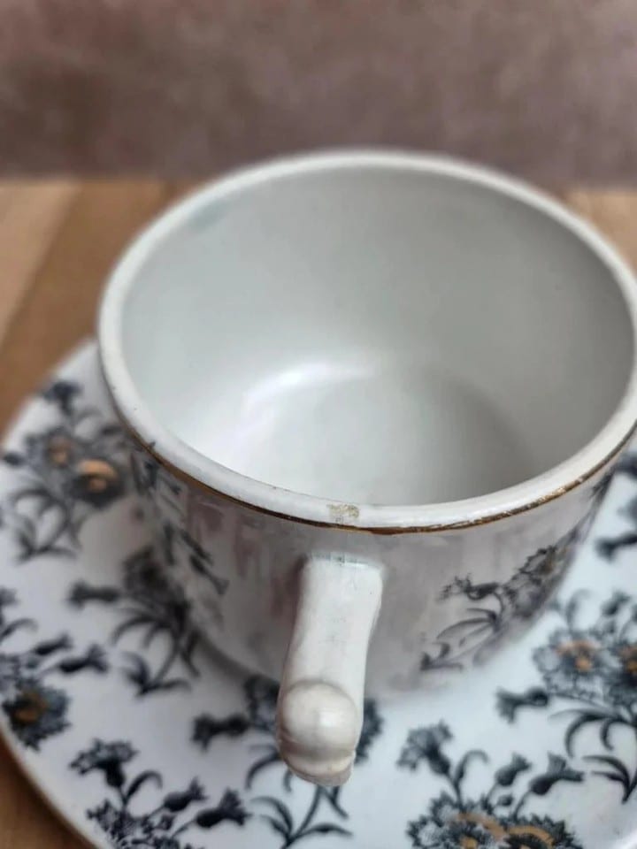 Tasse et soucoupe anciennes Gien – terre de fer – décor floral doré — photo 3