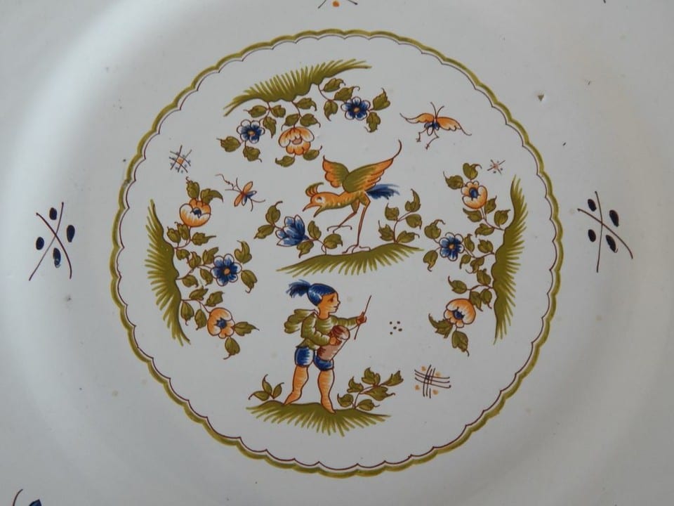 ANCIENNE ASSIETTE Octogonale en Faïence MOUSTIERS Décor MOUSTIERS XVIIIe France — photo 2