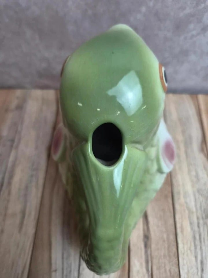 Pichet poisson vintage en barbotine polychrome – Carafe zoomorphe — photo 5