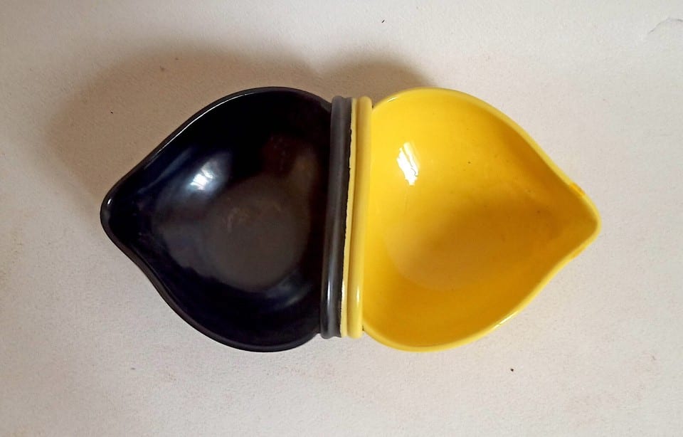 DOUBLE RAMEQUINS CÉRAMIQUE NOIRE JAUNE ANNÉES 50 VALLAURIS — photo 4