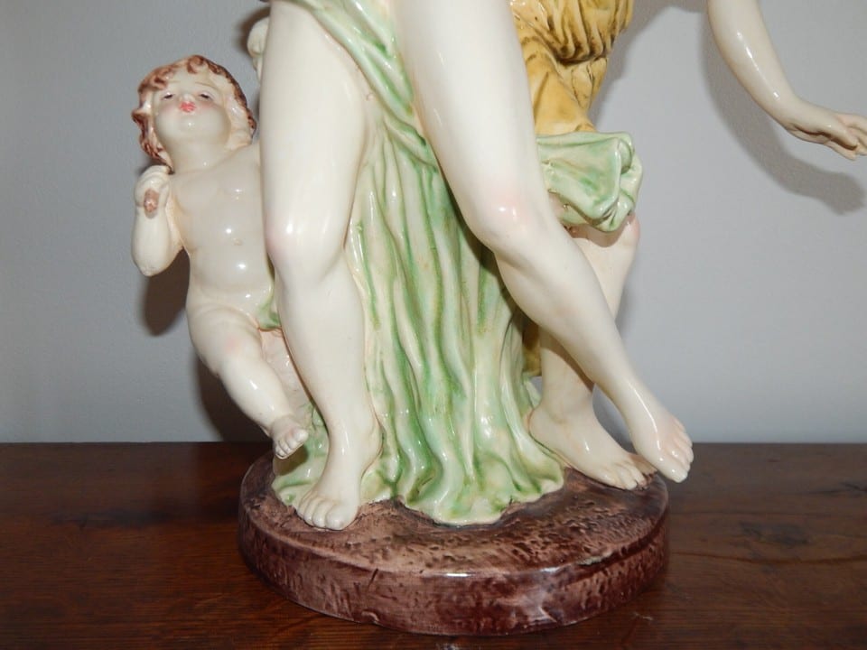 SCULPTURE en Céramique émaillée Représentant Deux Femmes Nues avec Enfant — photo 4