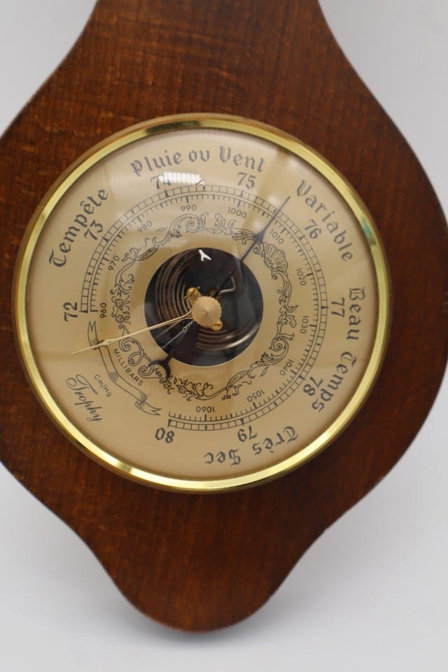 Baromètre thermomètre mural vintage en bois – cadran doré – météo — photo 3