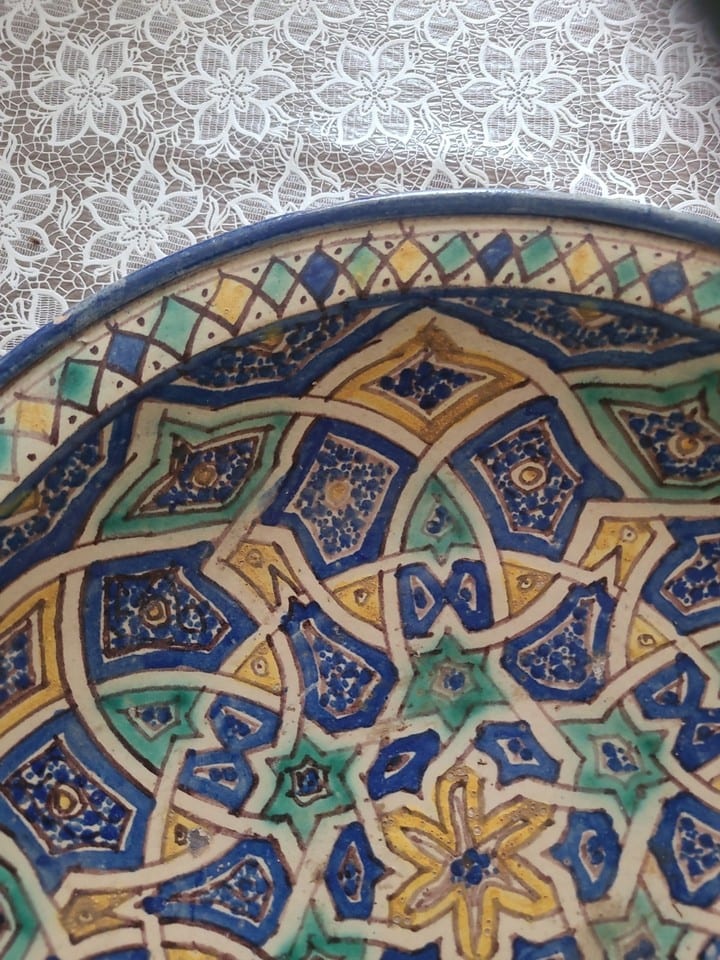 grand plat en céramique  "mokhfia" traditionnelle originaire  du Maroc — photo 5