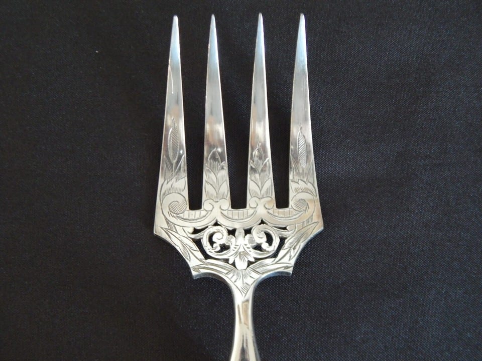 SUPERBE ANCIENS COUVERTS à POISSON en Métal et Corne  Couteau Fourchette — photo 8