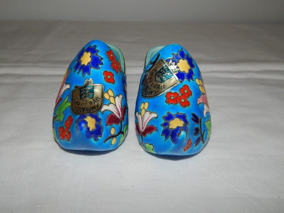ANCIENNE PAIRE de SABOTS en Faïence de LONGWY émaux Sur FOND BLEU Décor FLORAL — photo 6