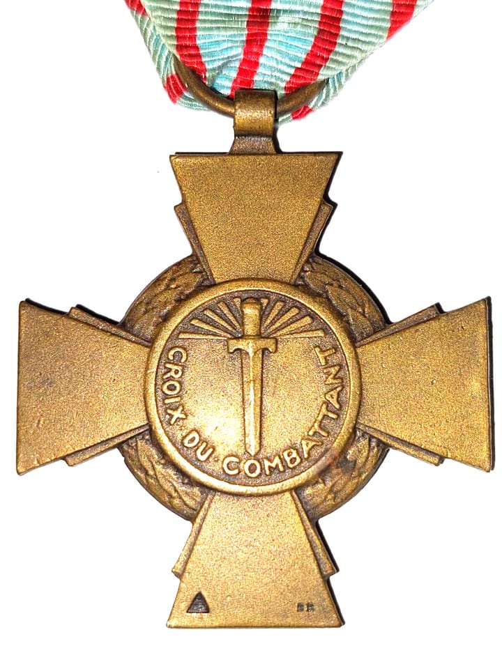 médaille ou décoration grande guerre république Française croix du combattant — photo 4