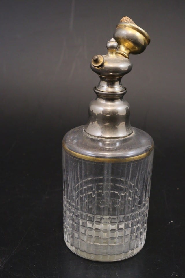 Flacon vaporisateur cristal de Baccarat modèle Nancy