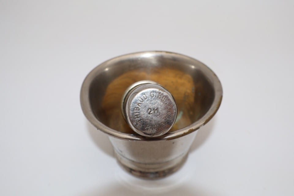 Ancien nécessaire de rasage GIBBS – Bol à barbe et blaireau en métal — photo 8