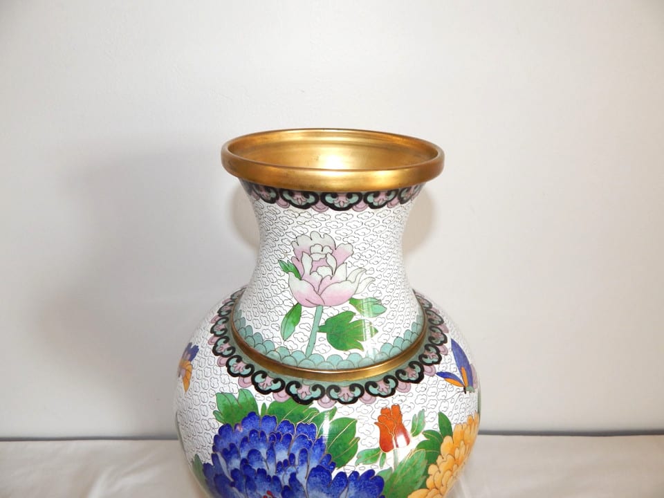 ANCIEN Grand VASE Forme BALUSTRE en émaux Cloisonnés Décor FLORAL PAPILLONS — photo 2