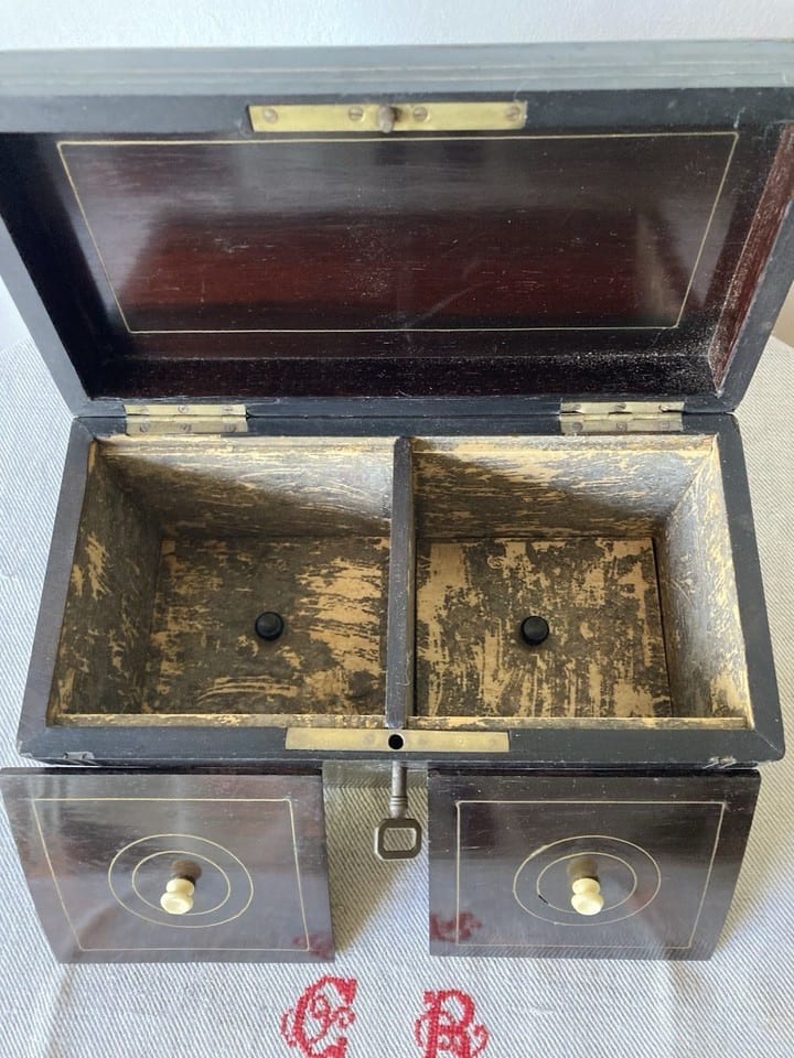 Boîte à thé caddy, bois noirci et laiton, XIXème, Napoléon III — photo 4