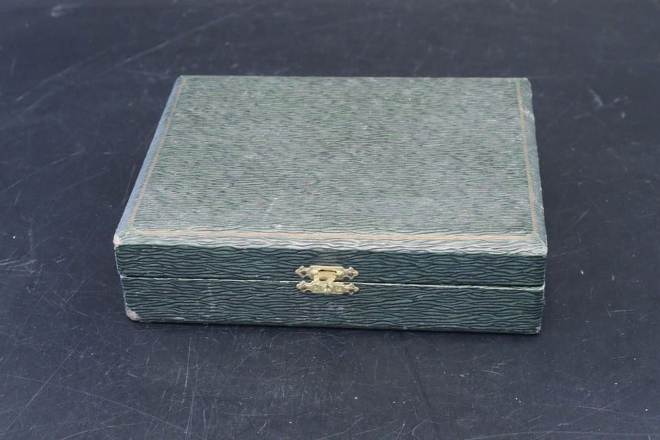 jeu de dominos bicolore Galalithe Bakelite coffret bois vintage années 1940-50 — photo 7