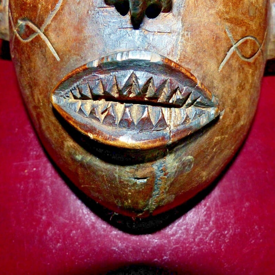 Masque africain kongo début XXème haut 22 larg 15.2 cm — photo 2