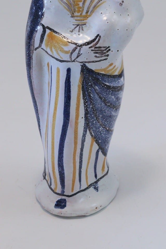 Ancienne Vierge d’accouchée à l’enfant faïence polychrome de Nevers — photo 6