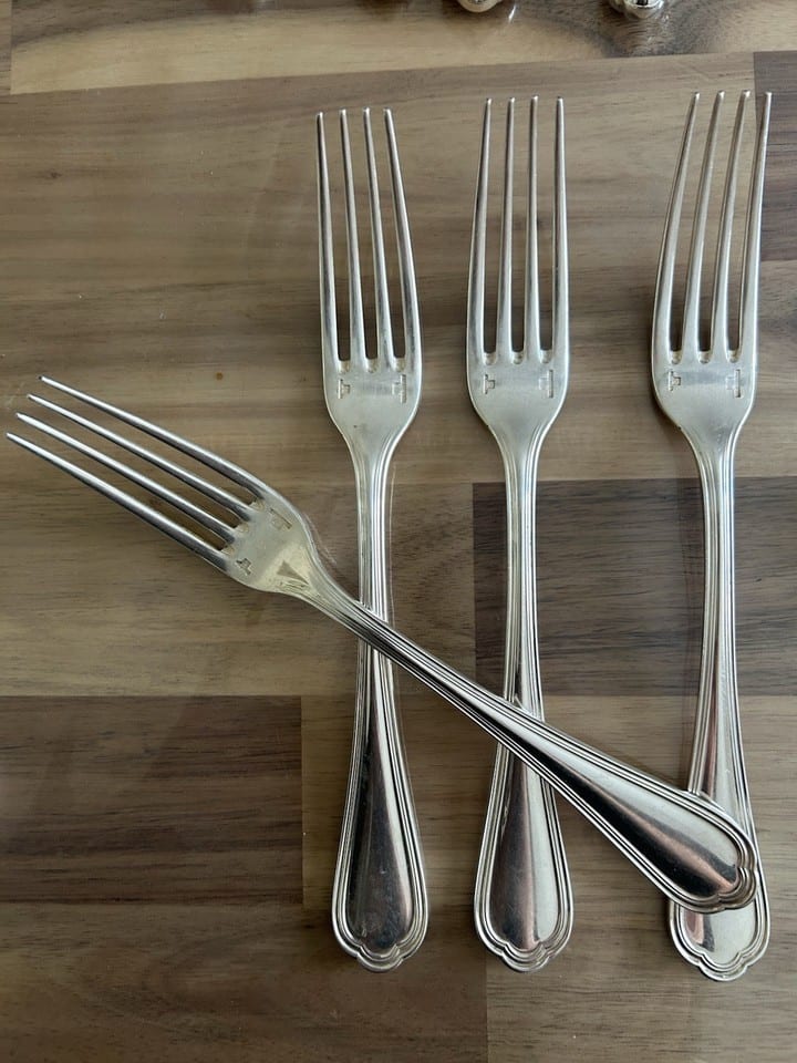 4 FOURCHETTES DE TABLE METAL ARGENTE CHRISTOFLE  Modèle SPATOURS