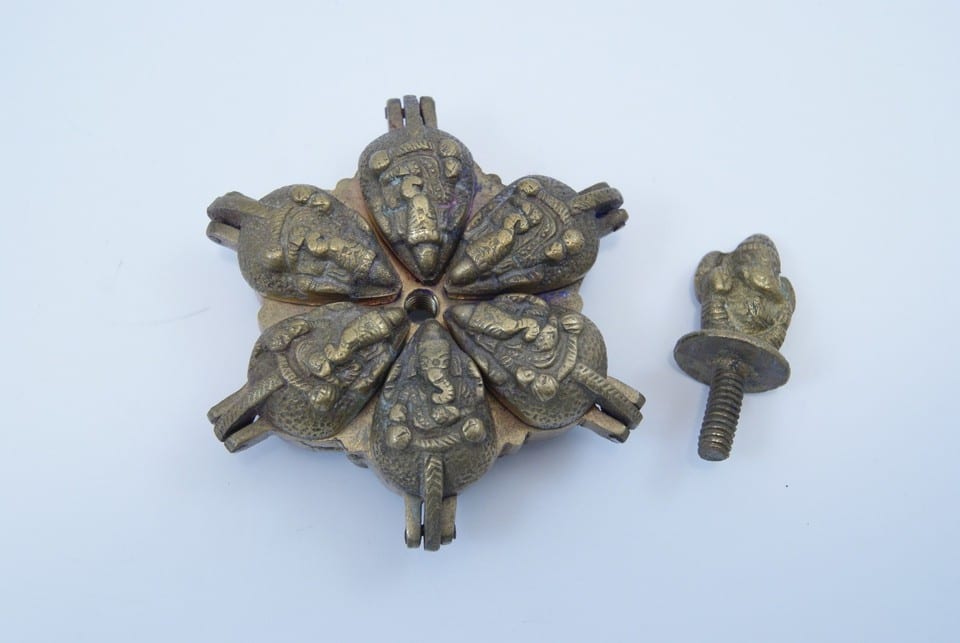 Poudrier Inde bronze powder tika box Ganesh fête de fleurs maquillage Hindu Kum — foto 6