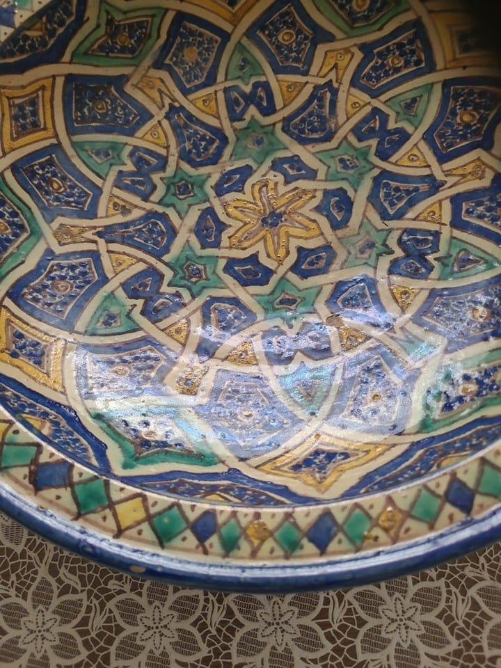 grand plat en céramique  "mokhfia" traditionnelle originaire  du Maroc — photo 8