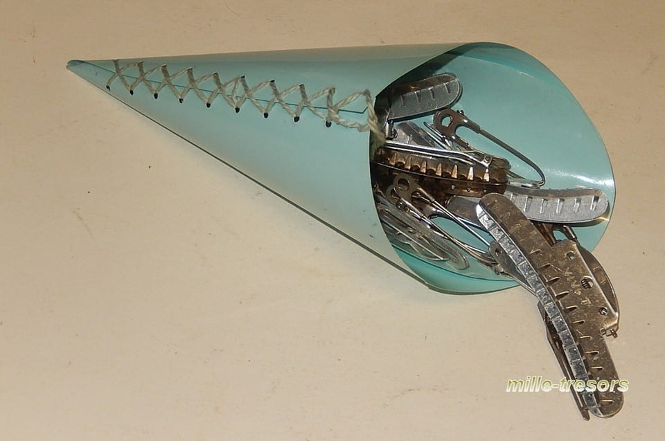 RARE BAC CORNET pour COIFFEUR avec PINCES à CHEVEUX - Vintage 60'