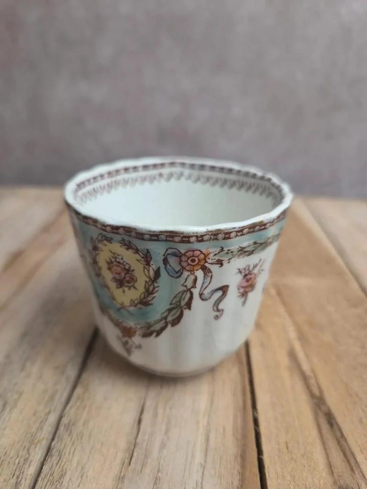Tasse et soucoupe ancienne Gien – décor polychrome style Louis Xvi – Xixe — photo 8