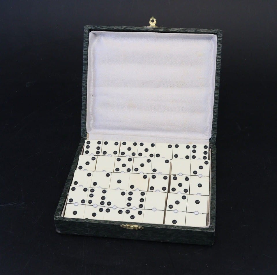 jeu de dominos bicolore Galalithe Bakelite coffret bois vintage années 1940-50