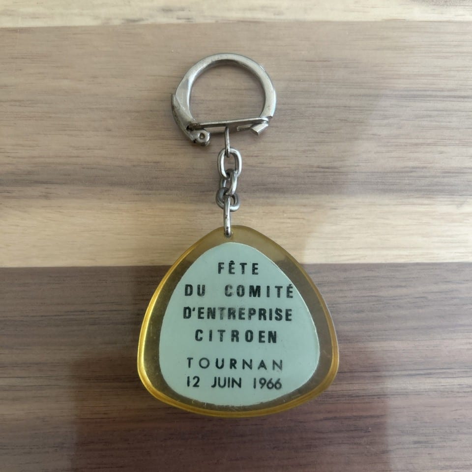 Rare porte clé citroen Fête Du Comité D Entreprise Citroën 1966 — photo 2