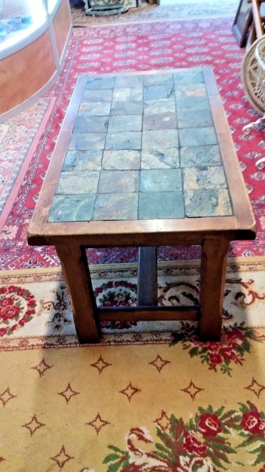 Table basse année 60 en hêtre et ardoise haut 45 larg 89 prof 49 cm — photo 4