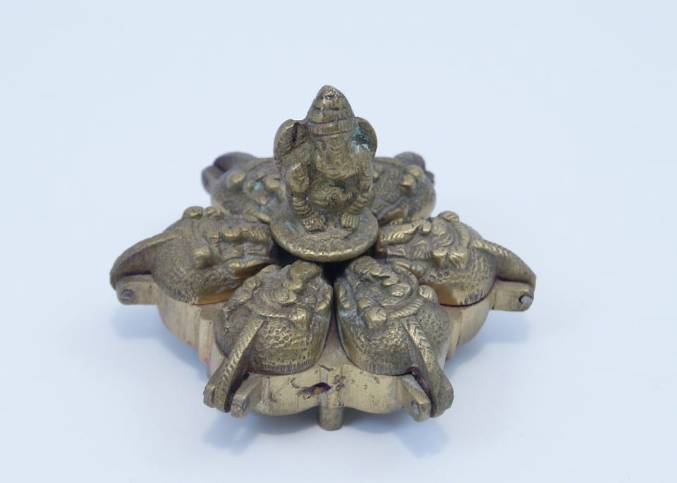 Poudrier Inde bronze powder tika box Ganesh fête de fleurs maquillage Hindu Kum — foto 2